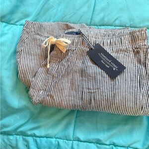 Vineyard Vines Men's Seersucker Stripe Flat Front Shorts - Navy & White